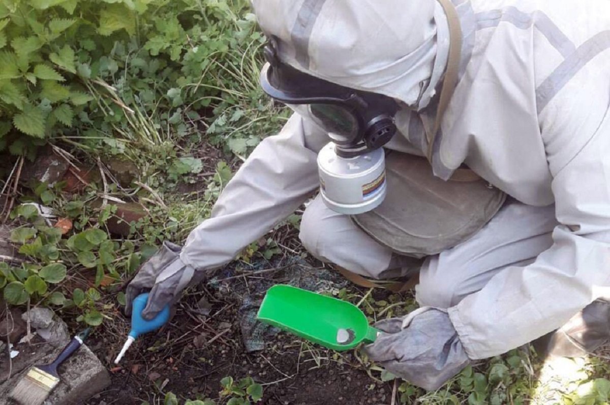 Во дворе на улице Ивана Гонты спасатели собрали 2357 граммов ртути с примесями