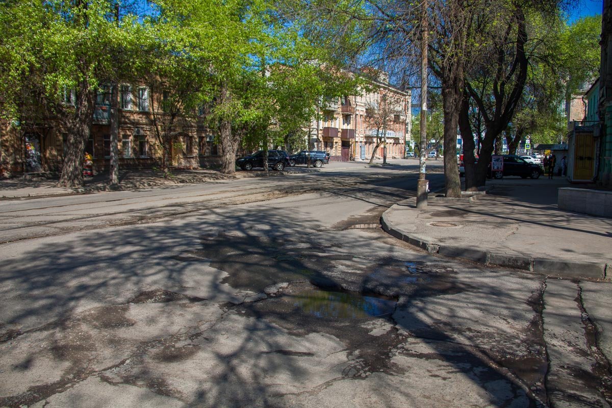 Ямы на Вокзальной хранят в себе слезы проезжавших здесь автомобилистов Ямы на Вокзальной хранят в себе слезы проезжавших здесь автомобилистов