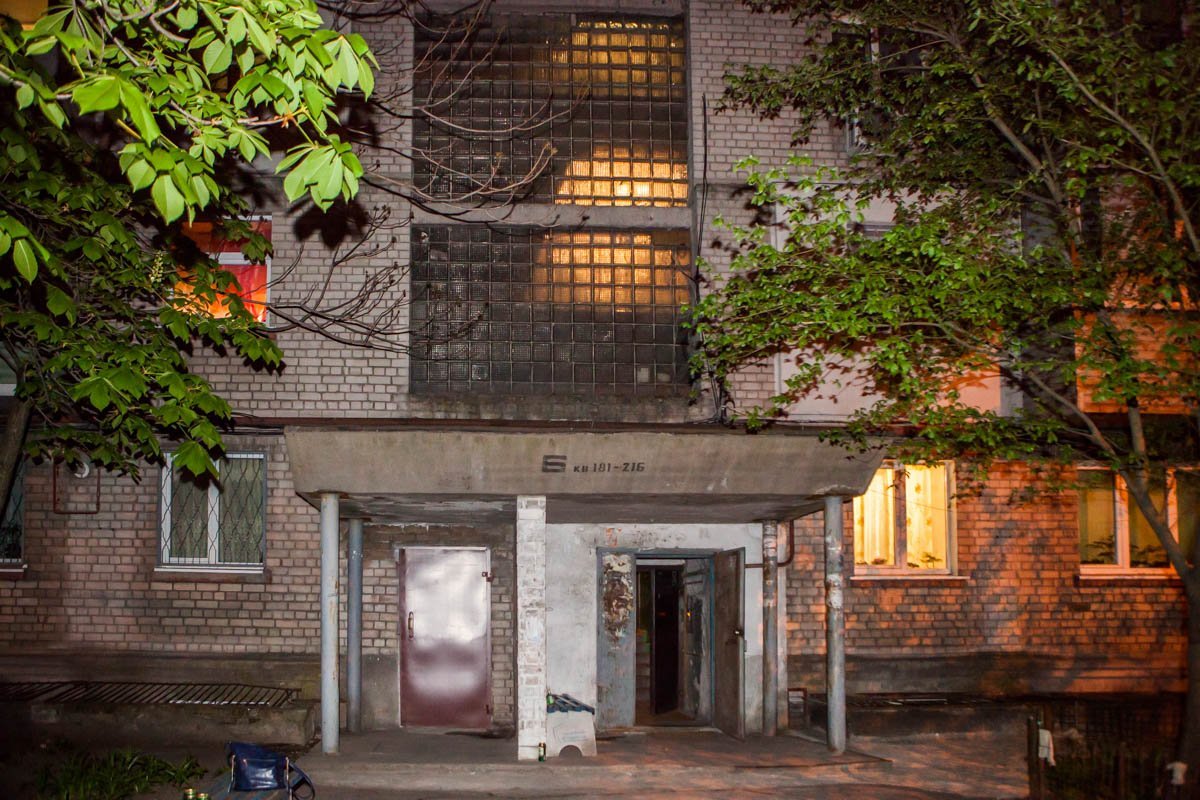 В одной из квартир на проспекте Александра Поля правоохранители обнаружили труп женщины