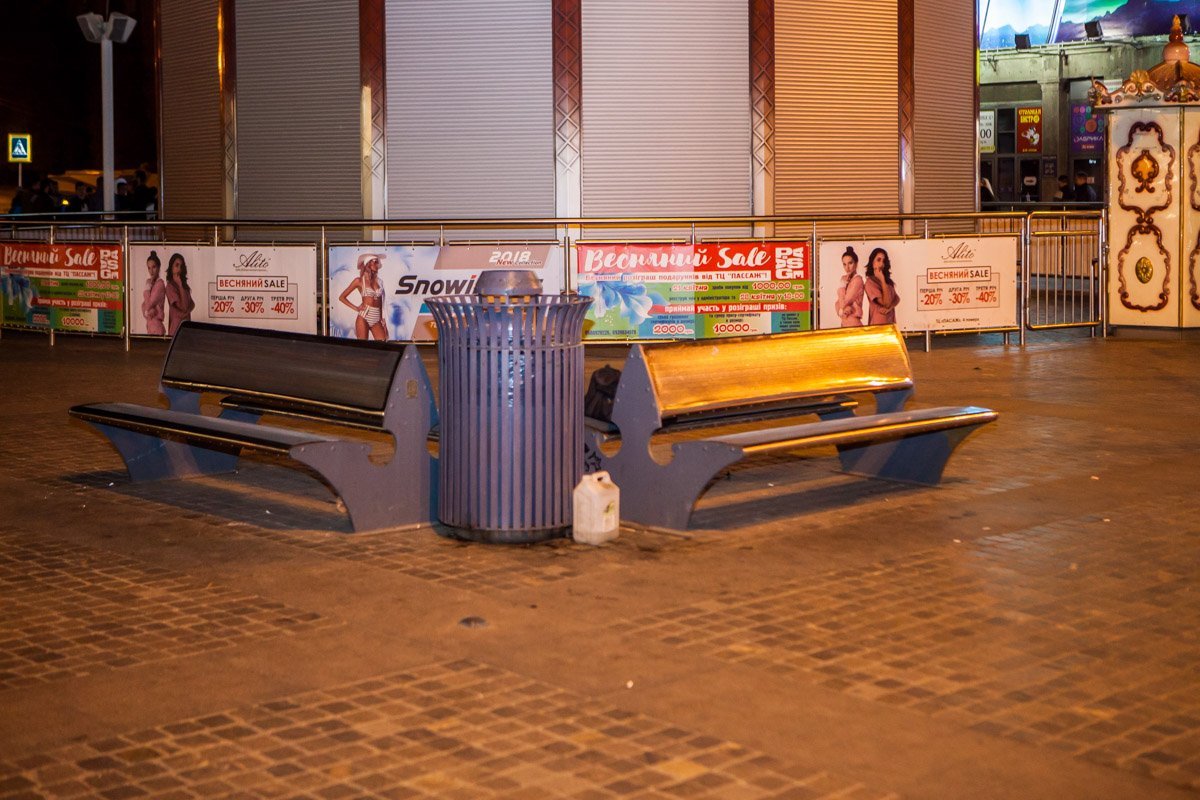 Сумку оставили несколько мужчин