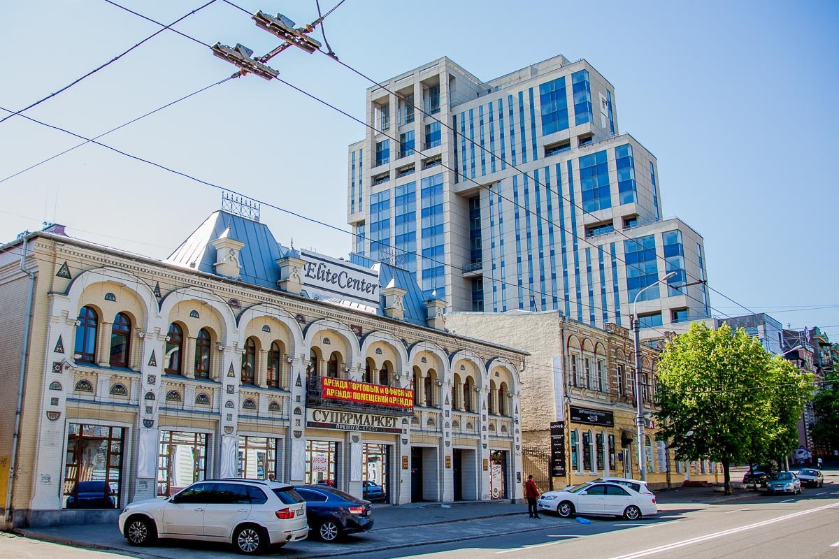 Сейчас помещения этого здания сдают в аренду Сейчас помещения этого здания сдают в аренду