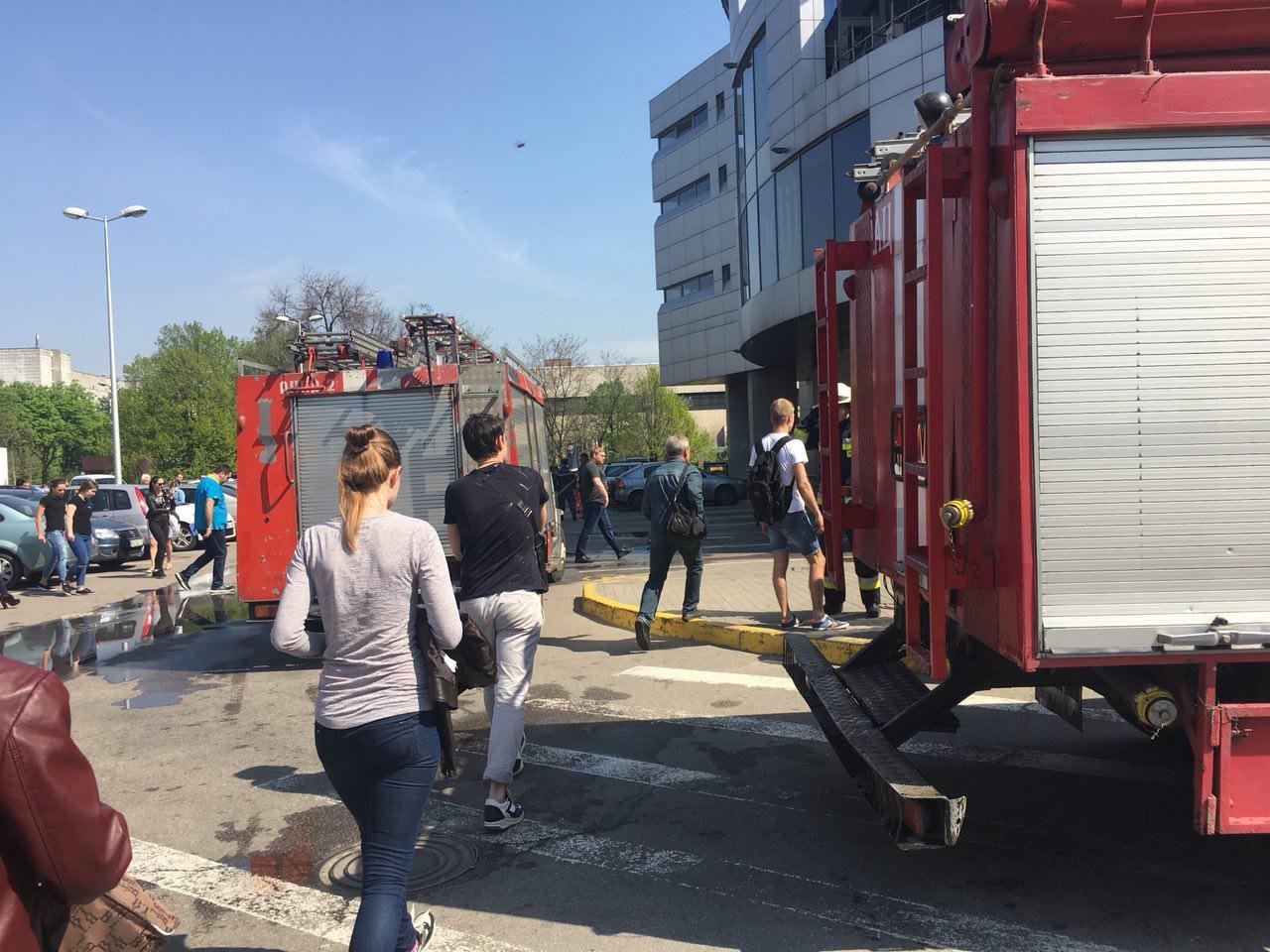 27 апреля в 10:00 в ТРЦ "Appolo" начались пожарные учения 27 апреля в 10:00 в ТРЦ "Appolo" начались пожарные учения