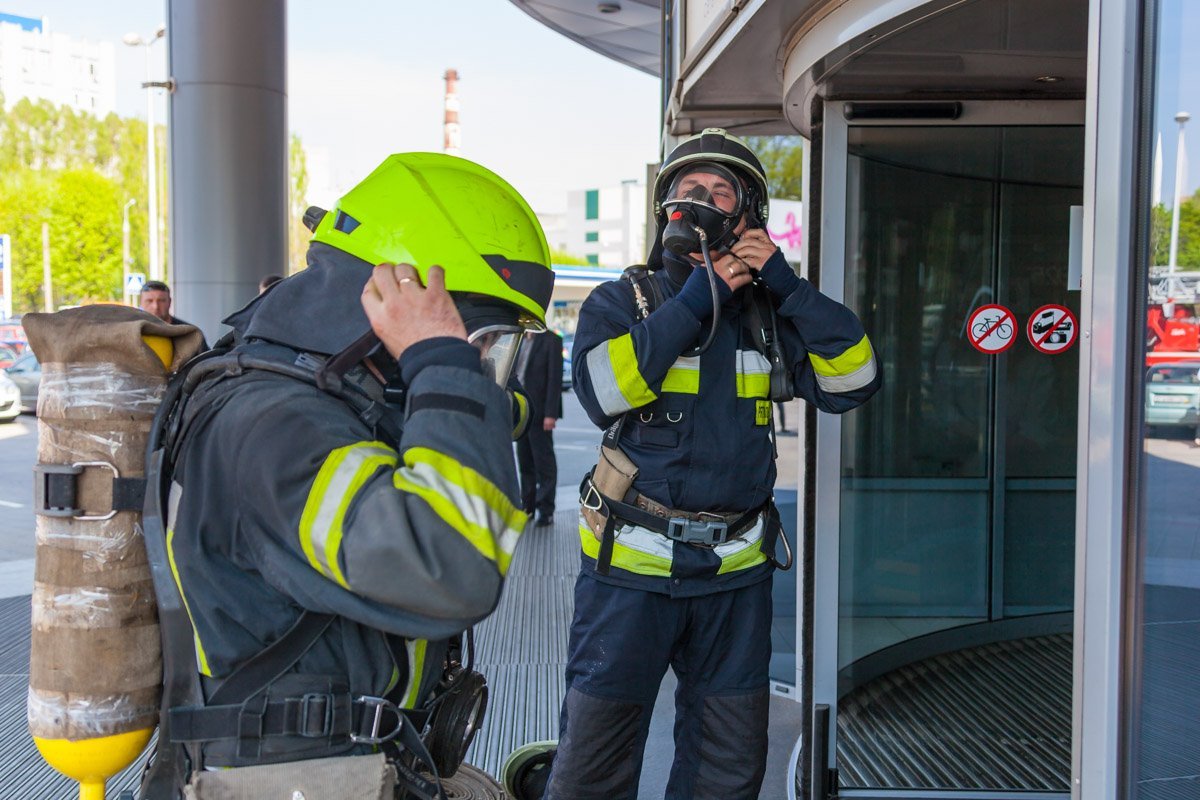 Спасатели работали по-настоящему Спасатели работали по-настоящему