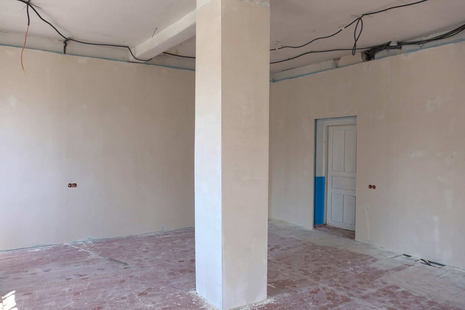 От школы останутся только несущие стены и юридический адрес, - заявил Валентин Резниченко От школы останутся только несущие стены и юридический адрес, - заявил Валентин Резниченко