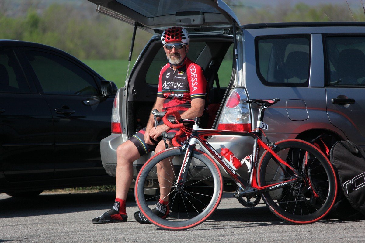 Перед заездом спортсмены прошли регистрацию, предоставив медицинскую справку и спортивную страховку