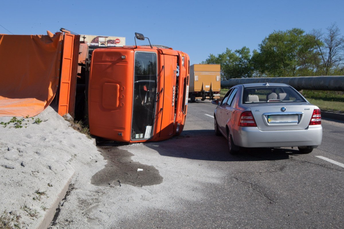 Происшествие привлекло внимание автомобилистов Происшествие привлекло внимание автомобилистов