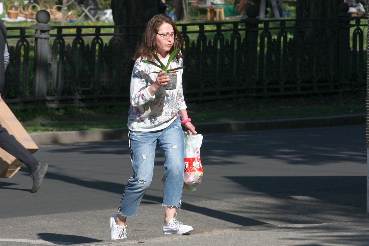 Прогуливается с Афанасием