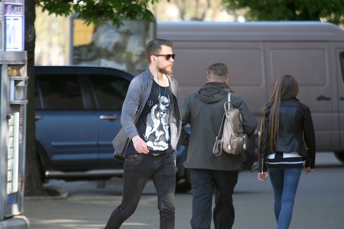 Мужчина, постойте, можно на вас посмотреть?