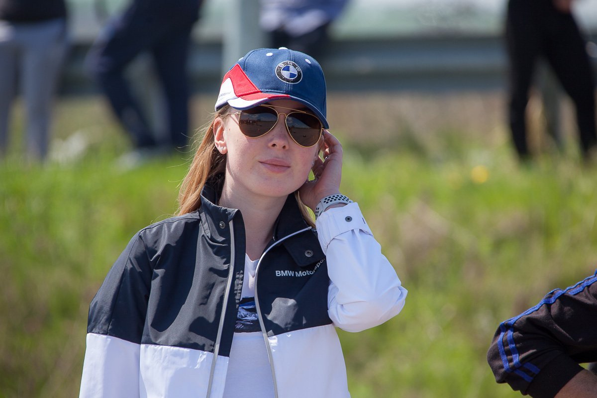 Любовь к машинам она такая Любовь к машинам она такая