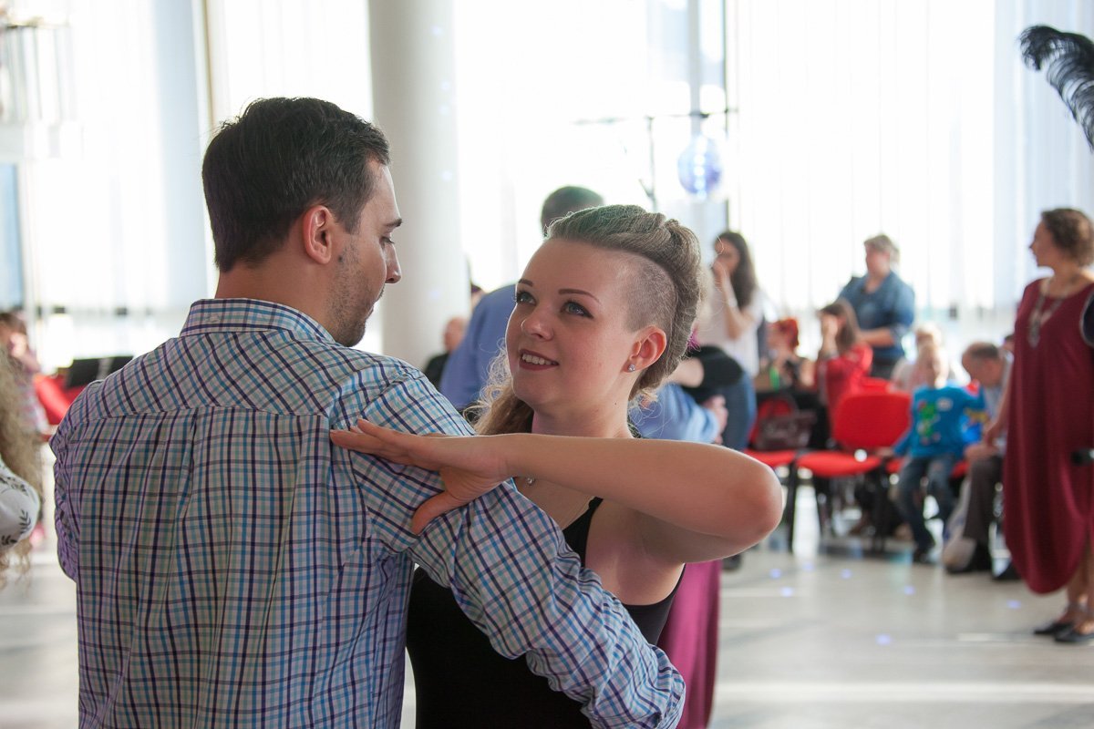 На паркете вальсировали более 20 пар из Днепра и области На паркете вальсировали более 20 пар из Днепра и области
