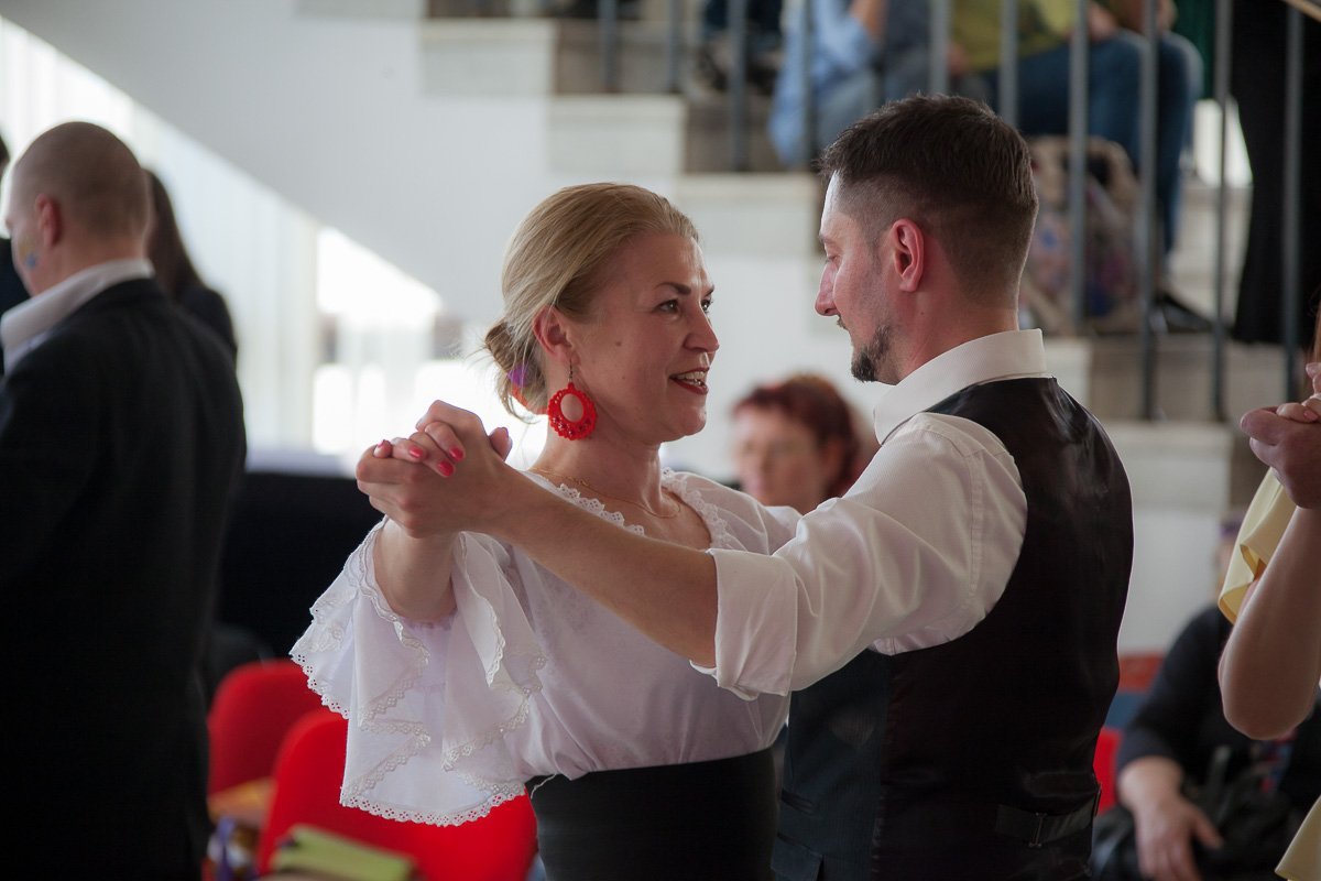 Атмосферу бала создавала необычайная живая музыка и изысканные наряды участников Атмосферу бала создавала необычайная живая музыка и изысканные наряды участников