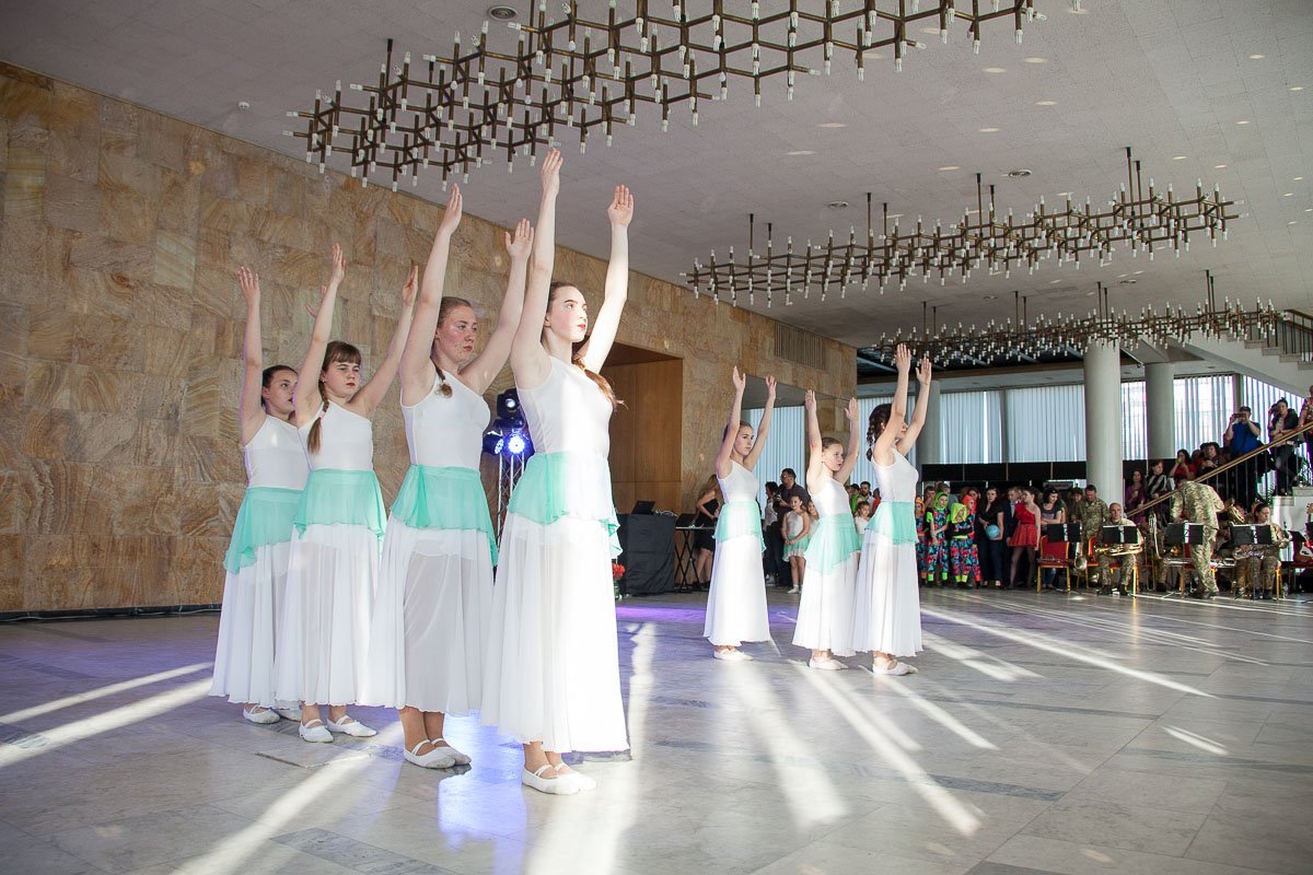 Также на мероприятии выступали детские танцевальные и вокальные коллективы Также на мероприятии выступали детские танцевальные и вокальные коллективы