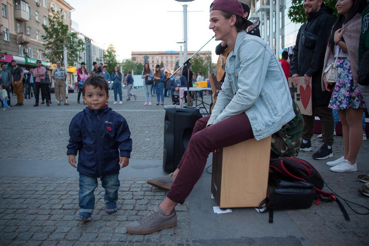 Маленький зайчик готов танцевать Маленький зайчик готов танцевать