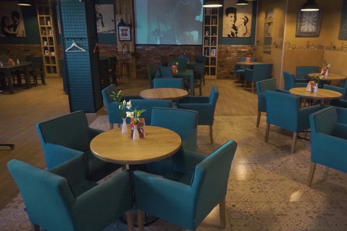 В помещении ресторана очень уютно и просторно