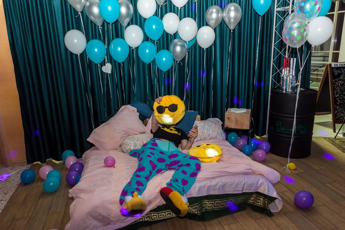 Заведение подойдет для романтического свидания, бизнес-встречи, семейного ужина или шумных посиделок с друзьями