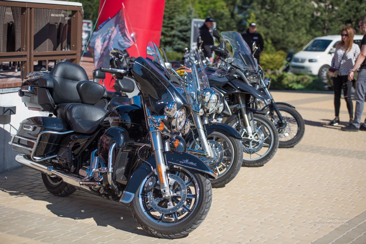 Фотозона с мотоциклами 