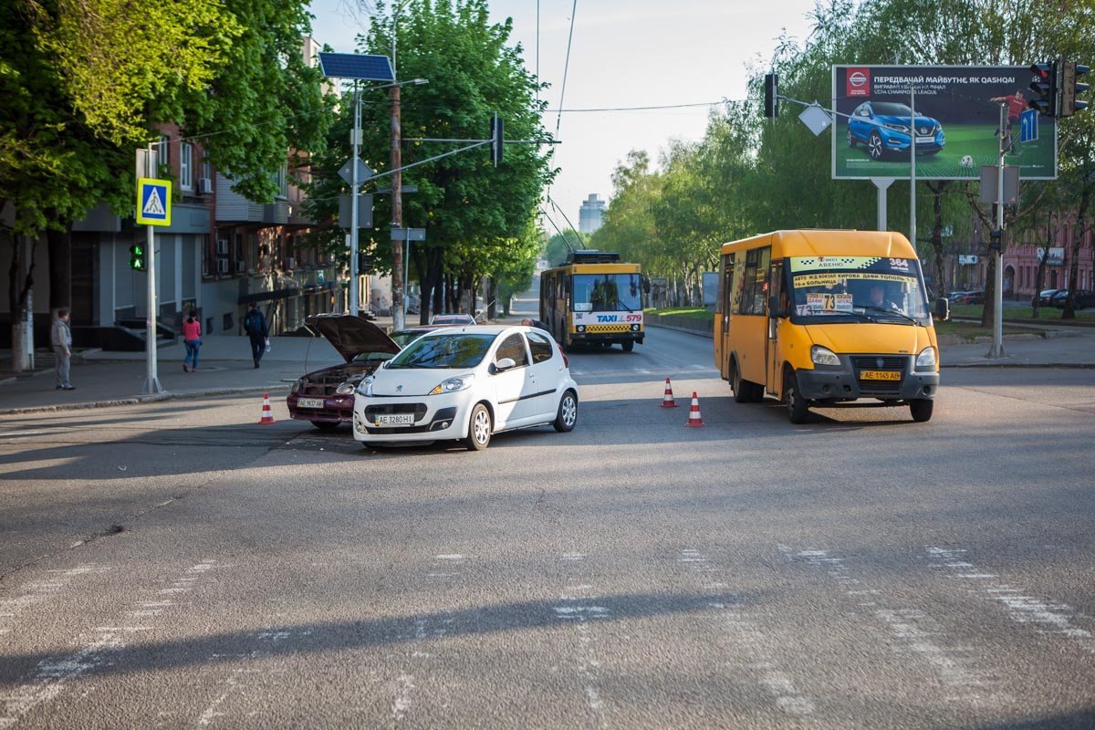 29 апреля около 6:40 на перекрестке проспекта Александра Поля и улицы Ульянова столкнулись два автомобиля