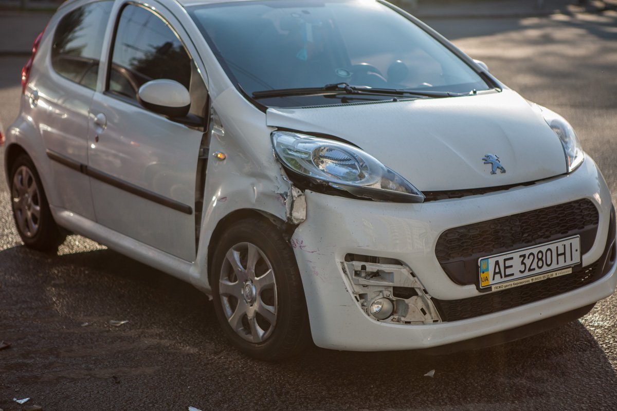 На Peugeot ехали мужчина с женой