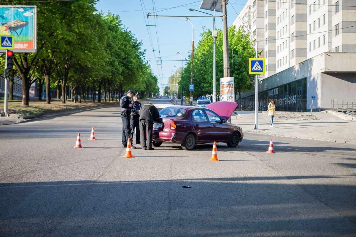 Водитель Peugeot признал свою вину и участники аварии решили мирно разойтись по европротоколу
