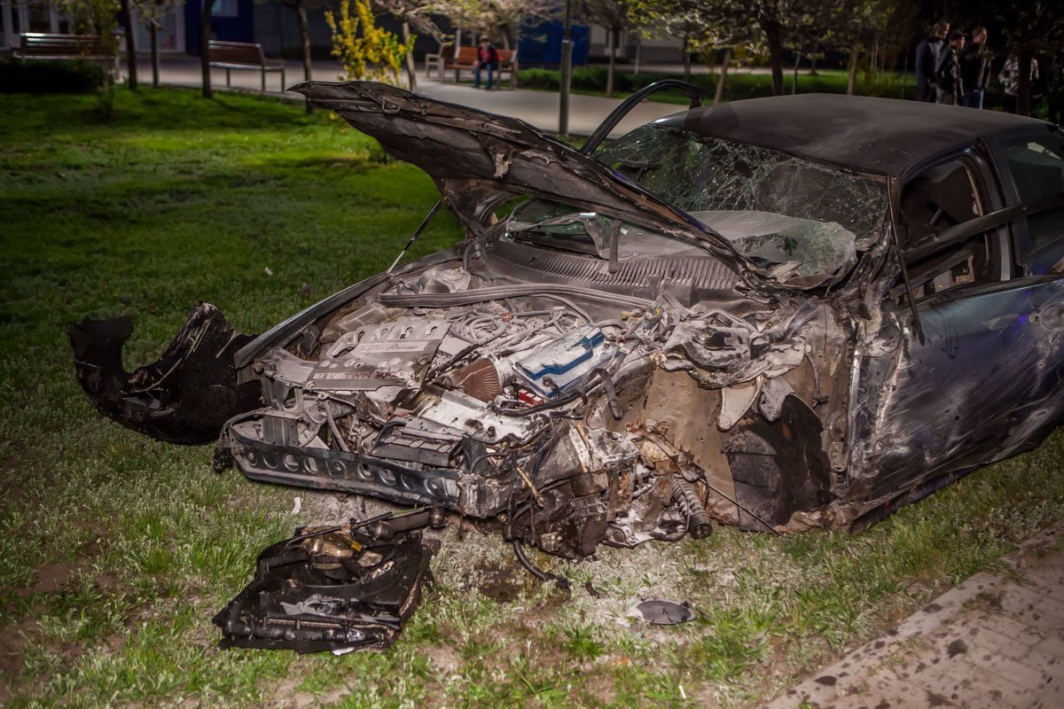 Автомобиль задымился, но ГСЧС прибыли на место вовремя