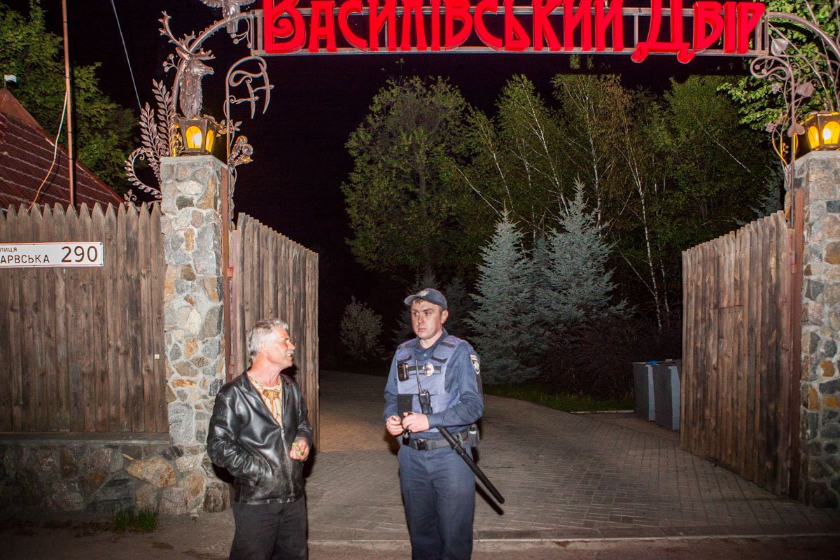 Между пассажирами и водителем такси возник конфликт Между пассажирами и водителем такси возник конфликт