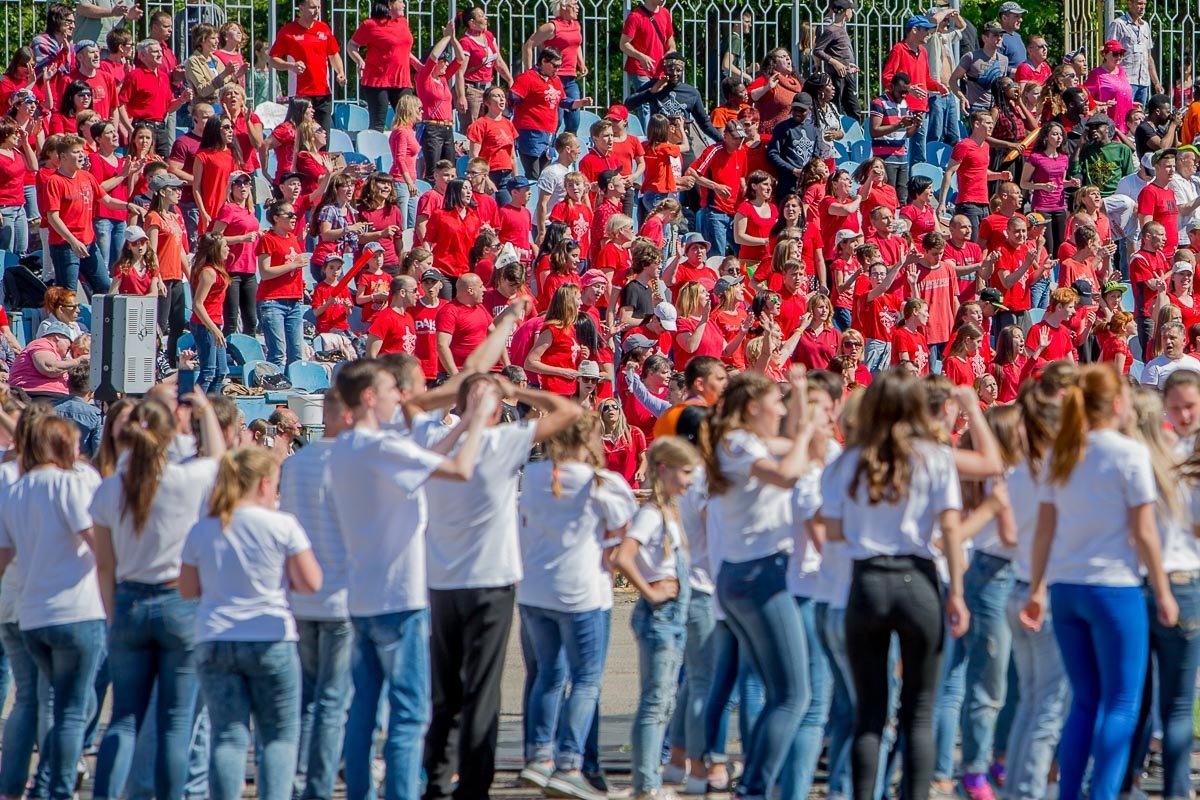 Танцы и песни о Боге нравились прихожанам Танцы и песни о Боге нравились прихожанам