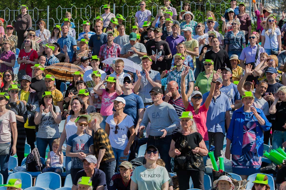 Здесь собрались люди разного возраста Здесь собрались люди разного возраста