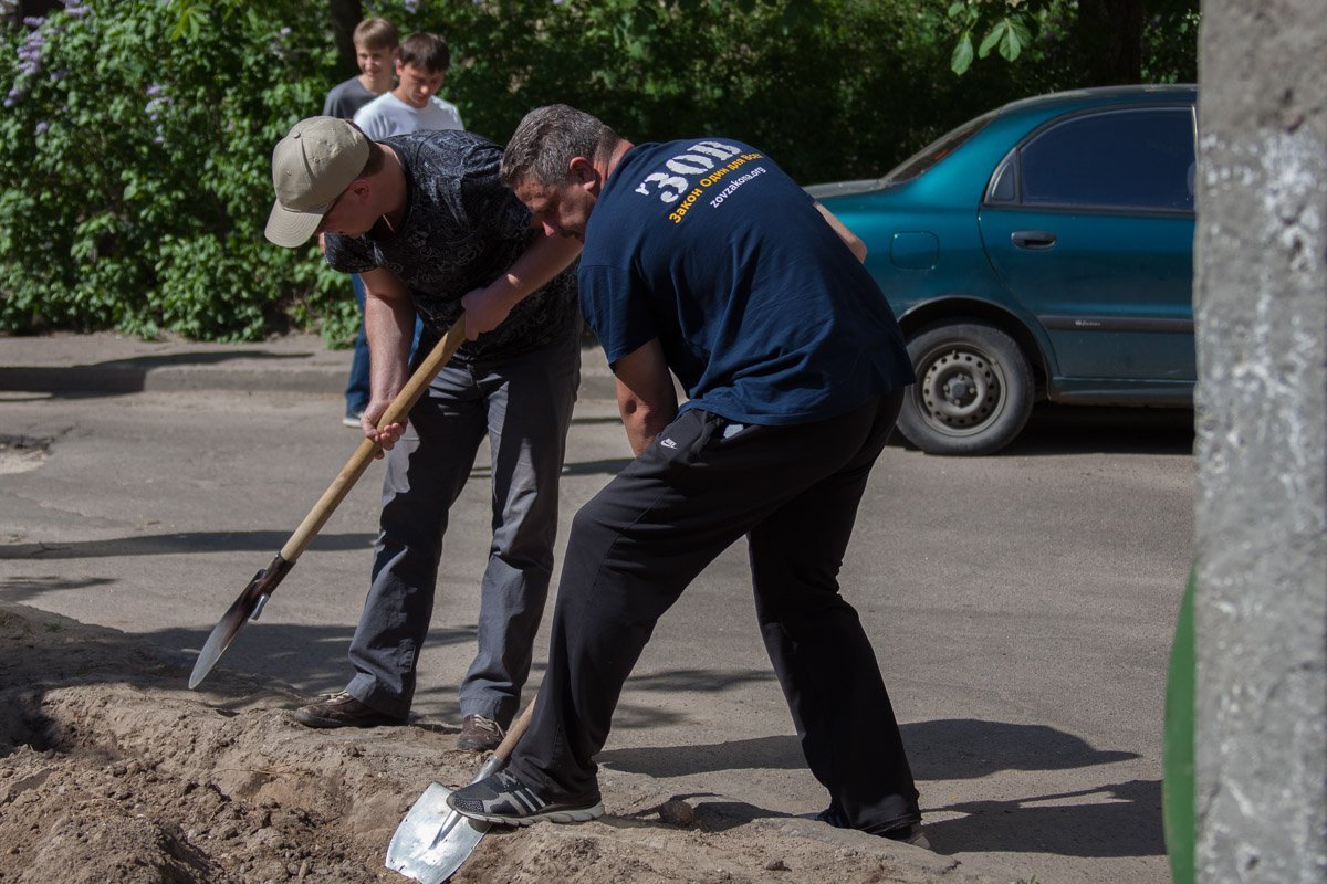 Видео крайне возмутило активистов, в связи с чем они решили закончить начатое
