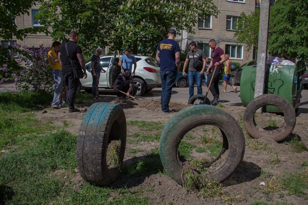 Маловероятно, что эти колеса будут выкопаны молодым человеком вновь