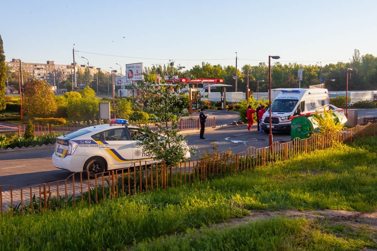 Возле ресторана McDonald’s на на Набережной Победы избили двух мужчин