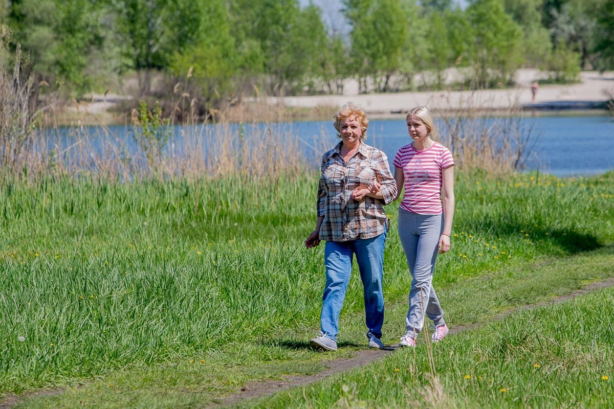 Прогулка на свежем воздухе придает силу Прогулка на свежем воздухе придает силу