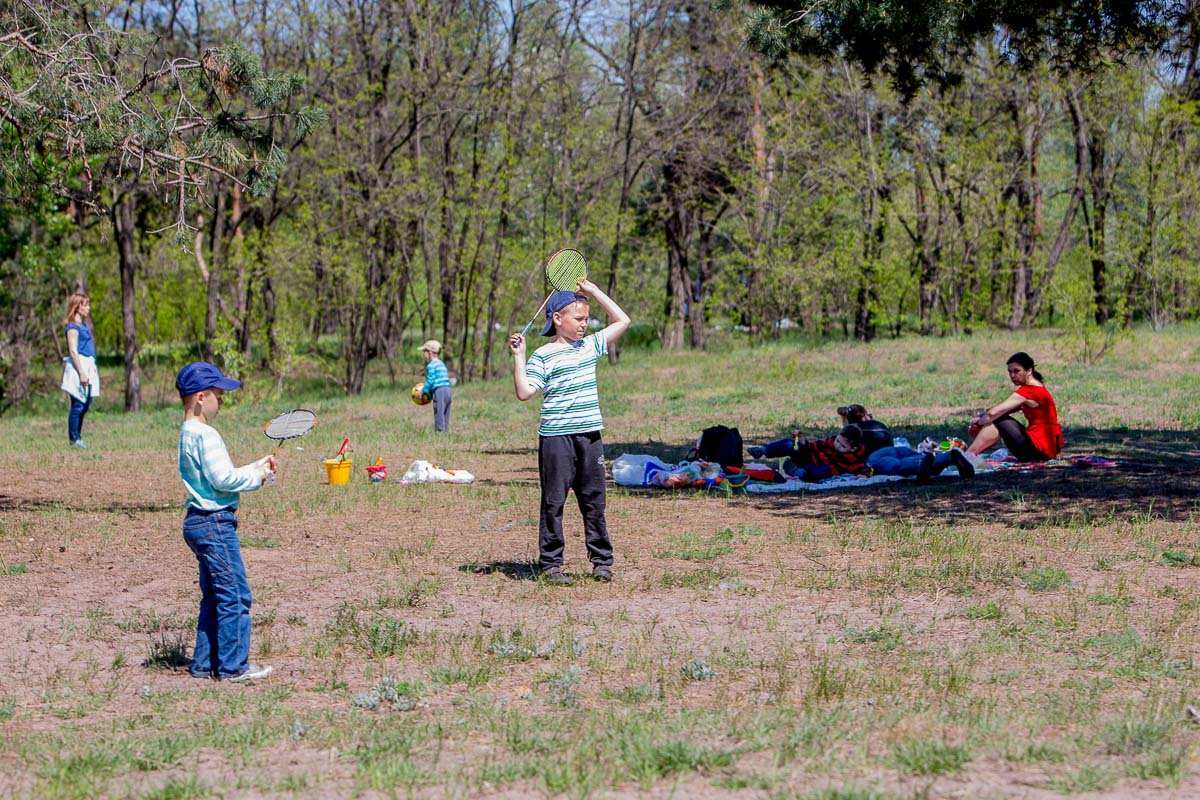 Игра в бадминтон явно интереснее, чем приложение на планшете Игра в бадминтон явно интереснее, чем приложение на планшете