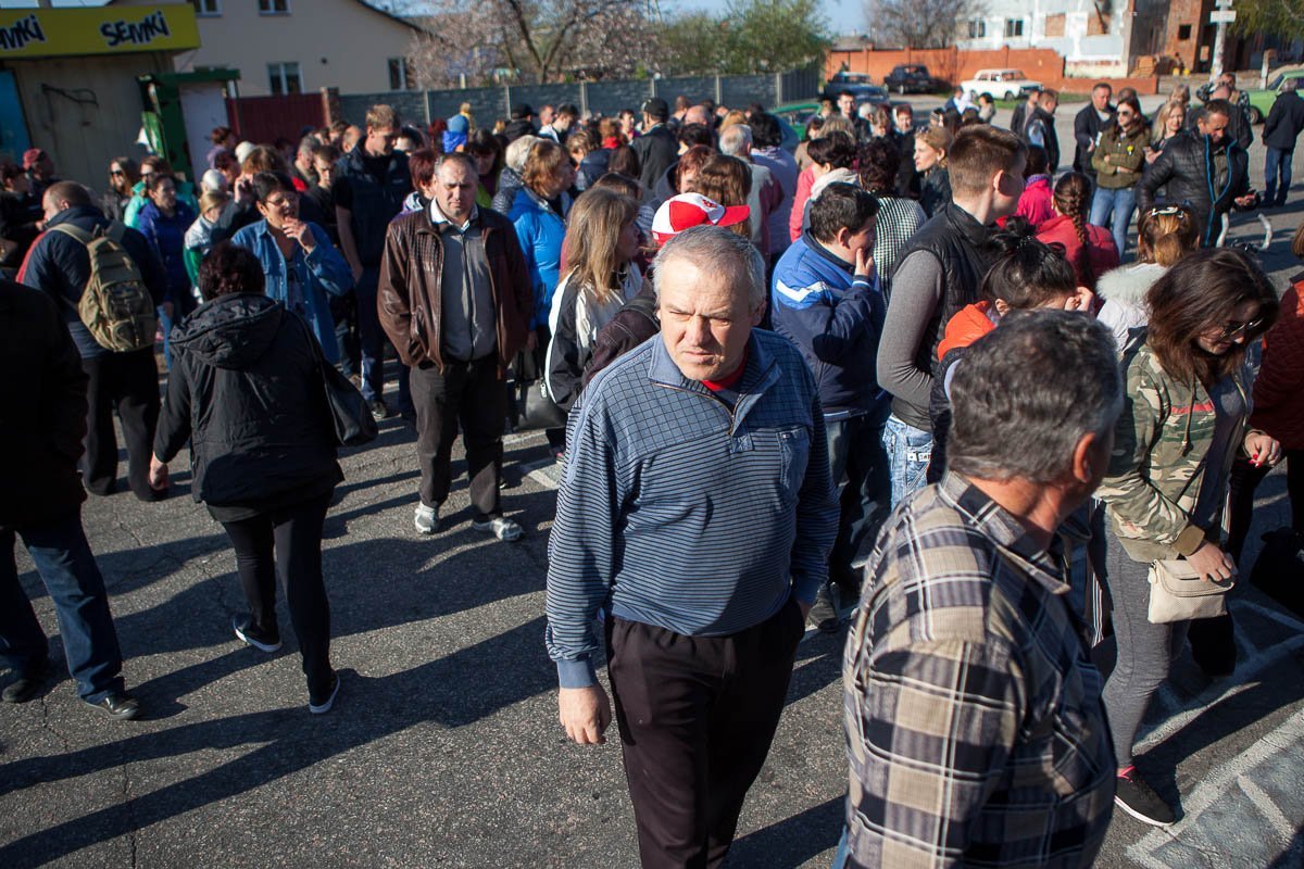 21 апреля на акцию протеста вышло множество жителей пгт Обуховка 21 апреля на акцию протеста вышло множество жителей пгт Обуховка