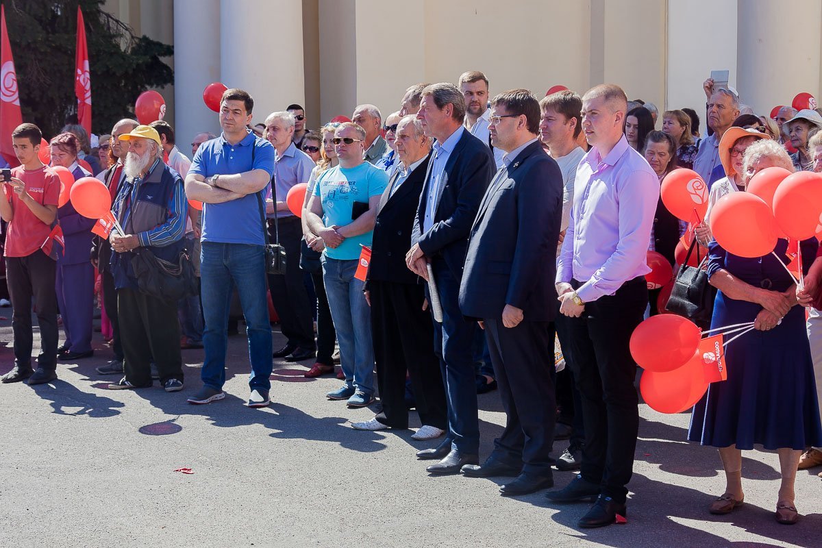 Куда же без слов приветствия от председателей и представителей партии