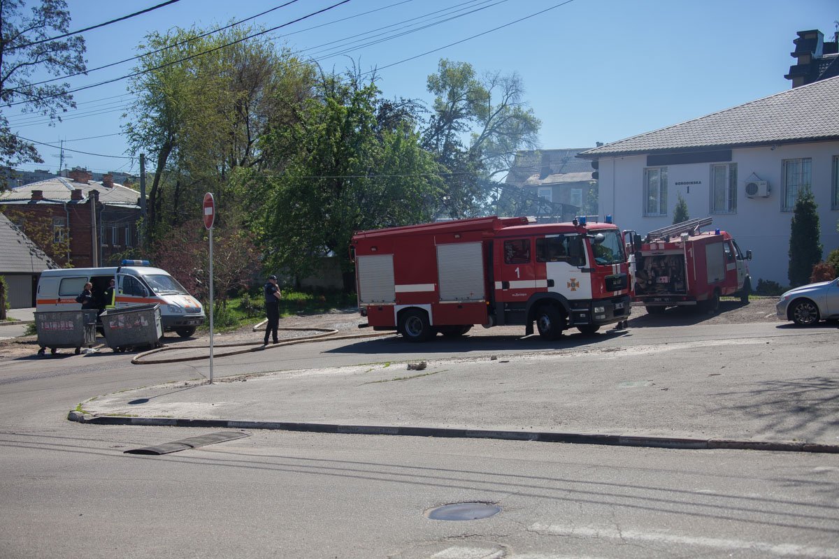 На месте работали спасатели 1 и 2-й пожарно-спасательной части На месте работали спасатели 1 и 2-й пожарно-спасательной части