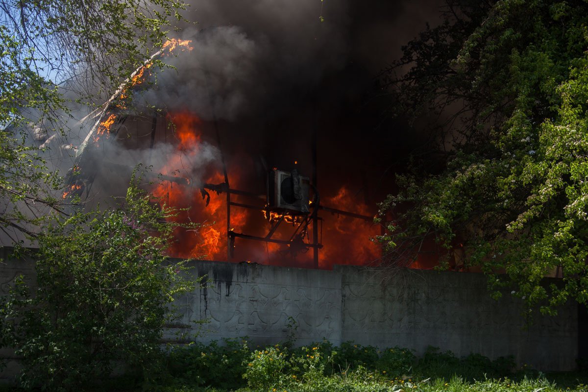 Дым был виден даже с Нового моста Дым был виден даже с Нового моста