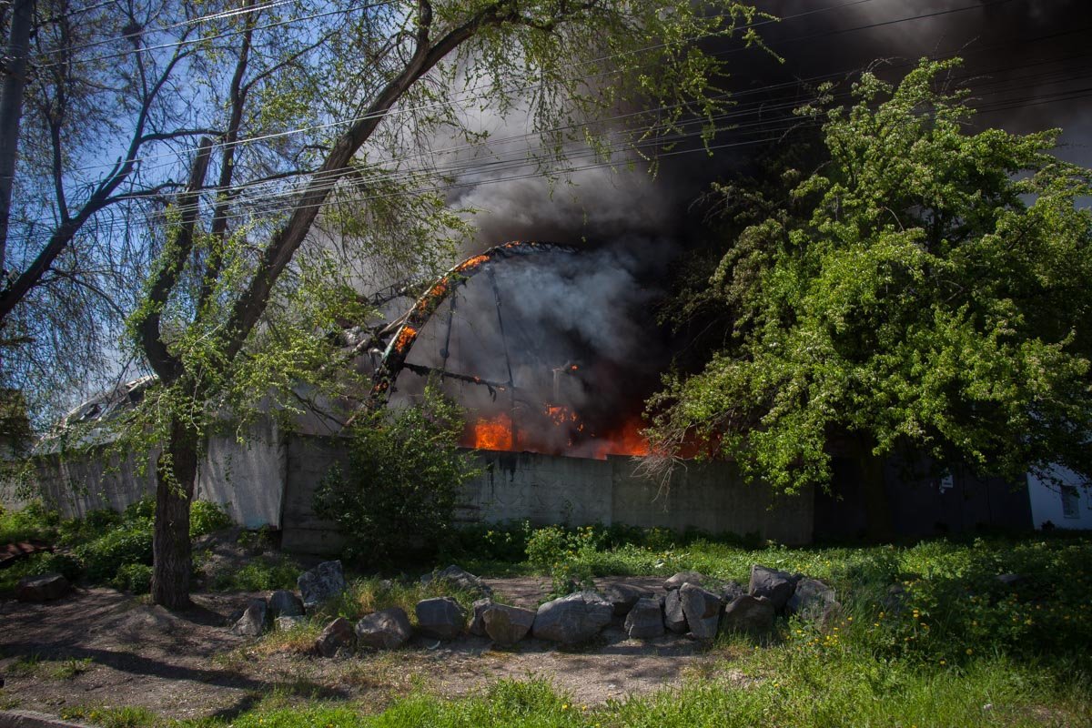 Здания, расположенные поблизости, не пострадали Здания, расположенные поблизости, не пострадали