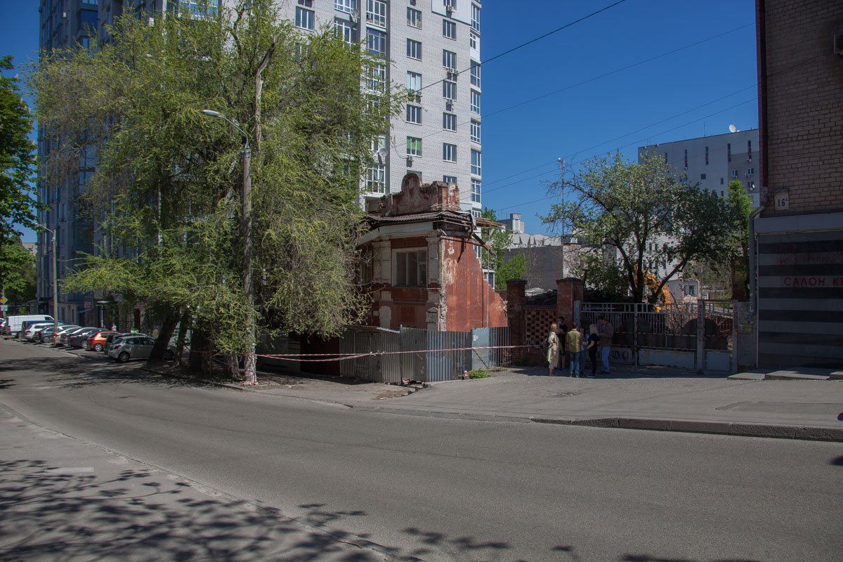 В здании, построенном в 1910 году, ранее располагался корпус Днепровской биофабрики В здании, построенном в 1910 году, ранее располагался корпус Днепровской биофабрики