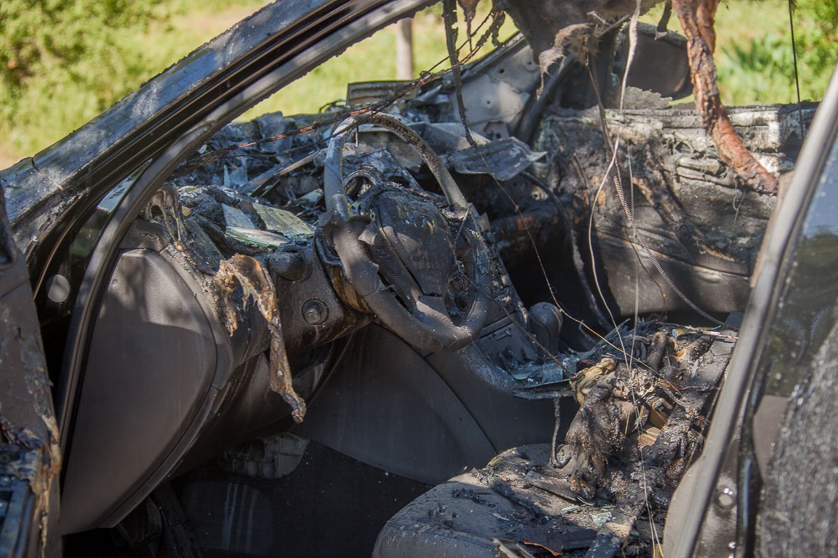 Спасатели потушили Infiniti за считанные минуты