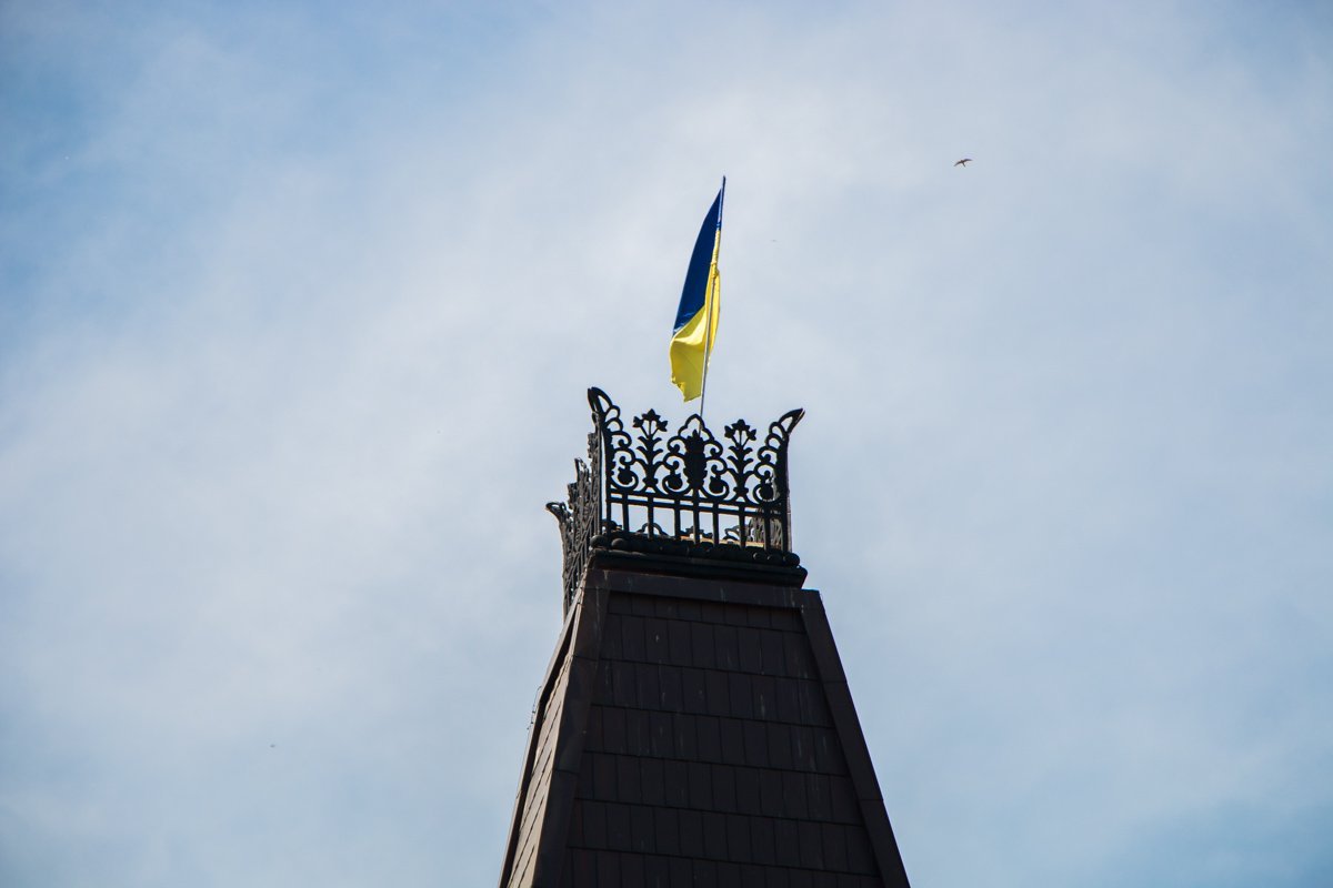 На сегодняшний день здание гостиницы - не только визитная карточка Днепра, но и памятник истории и архитектуры местного значения На сегодняшний день здание гостиницы - не только визитная карточка Днепра, но и памятник истории и архитектуры местного значения