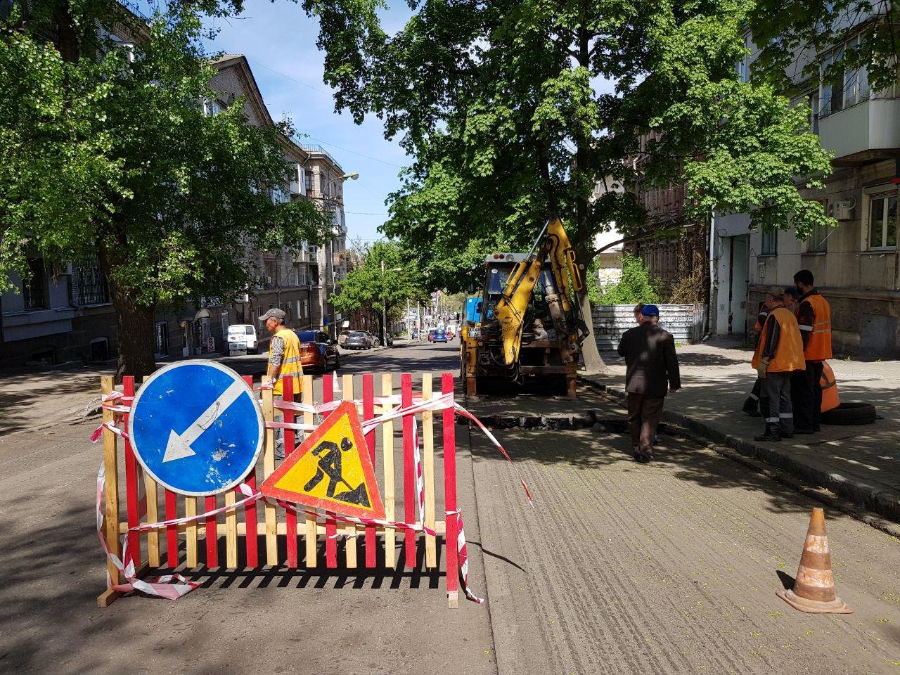 На Сечевых Стрельцов провалился асфальт: движение затруднено