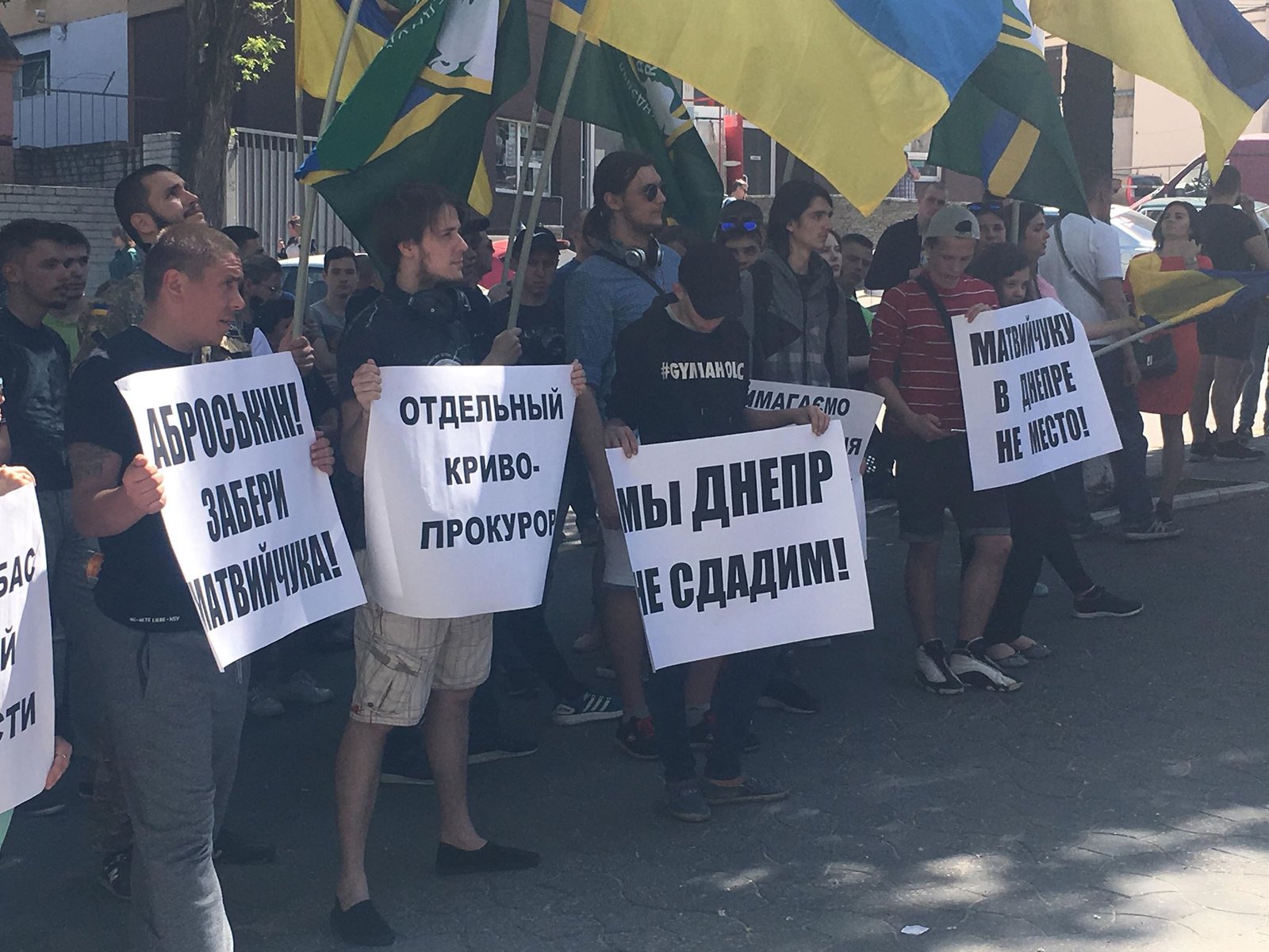 В Днепре продолжается массовый митинг «За честную полицию»: активисты объявили голодовку 3