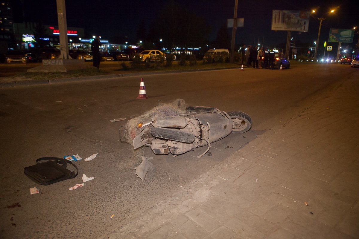 Водителя мопеда госпитализировали