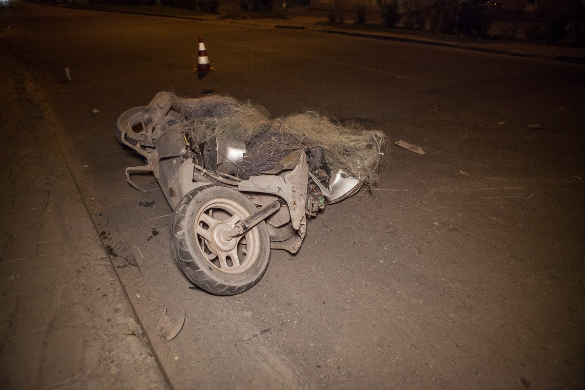 Мопед обмотан браконьерскими сетями