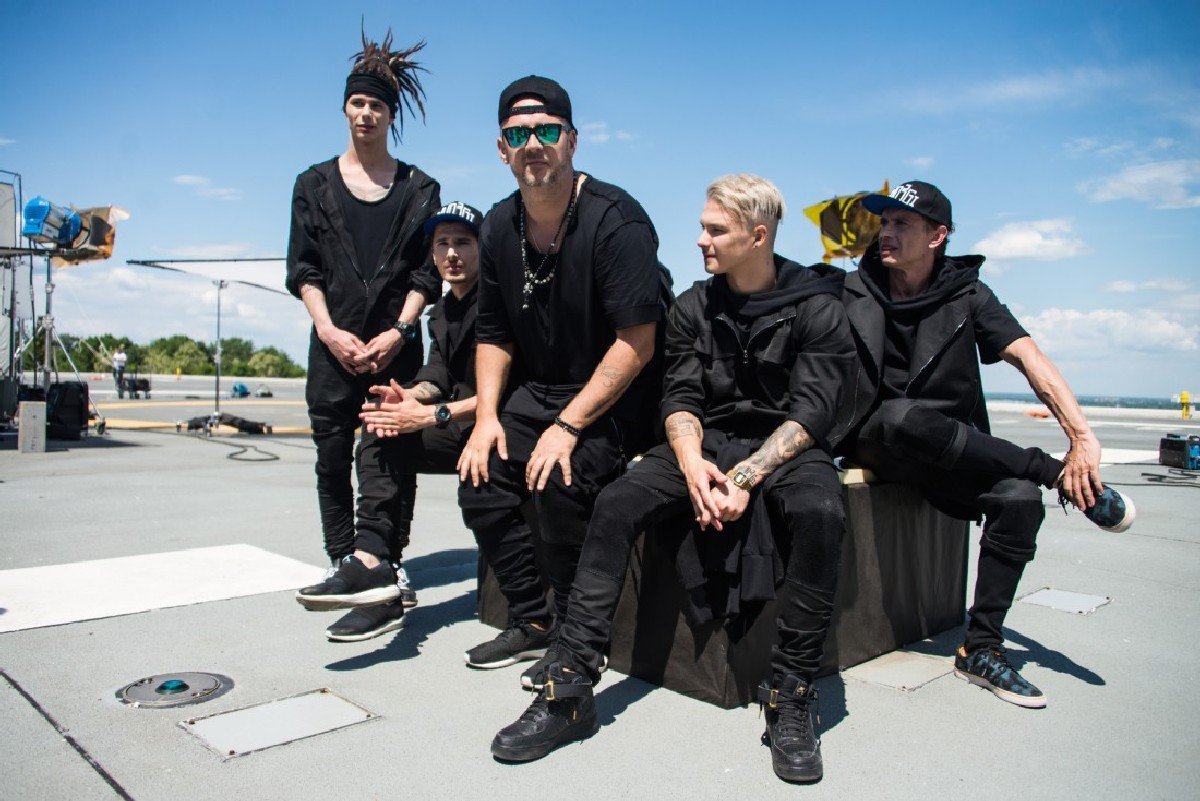 MOZGI – танцевально-музыкальная галактика шести суперзвезд MOZGI – танцевально-музыкальная галактика шести суперзвезд