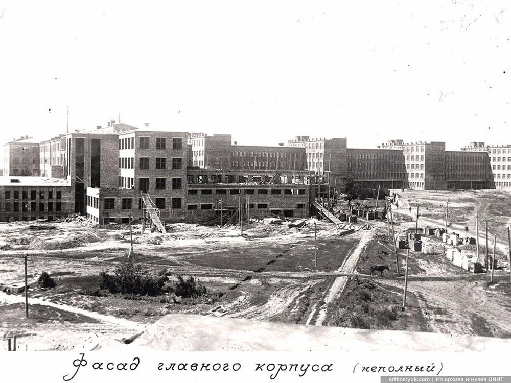 Строительство главного учебного корпуса, 1932 год