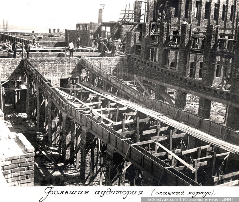 Строительство бибилиотеки (помещение библиотеки входило в комплекс учебного корпуса), 1932 год