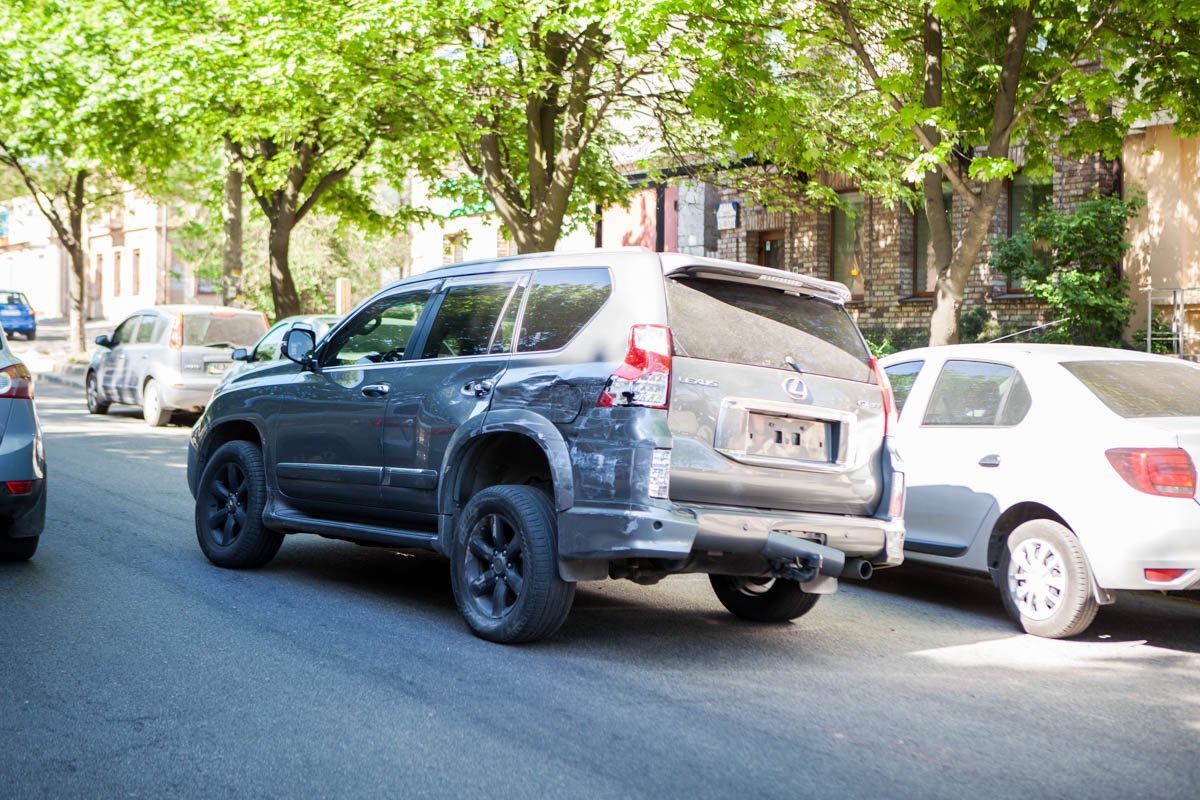 Lexus остановился в 10 метрах от места ДТП Lexus остановился в 10 метрах от места ДТП