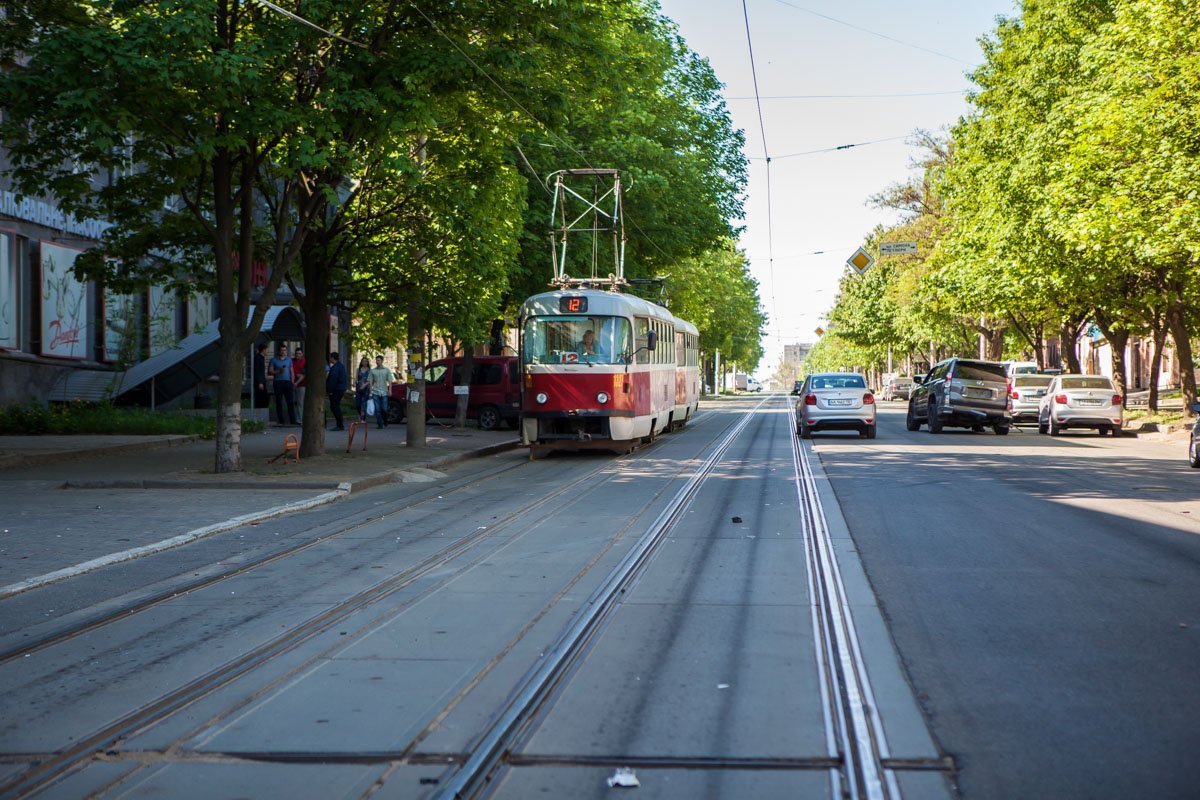 Движения трамвая восстановят, когда машины уберут с проезжей части Движения трамвая восстановят, когда машины уберут с проезжей части
