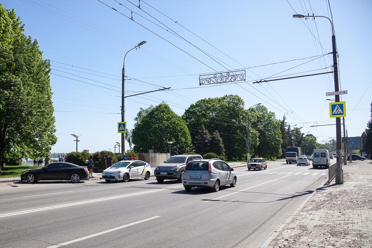 ДТП произошло 3 мая около 9:50 на Набережной Сичеславской напротив ресторана «Золотой петушок» ДТП произошло 3 мая около 9:50 на Набережной Сичеславской напротив ресторана «Золотой петушок»